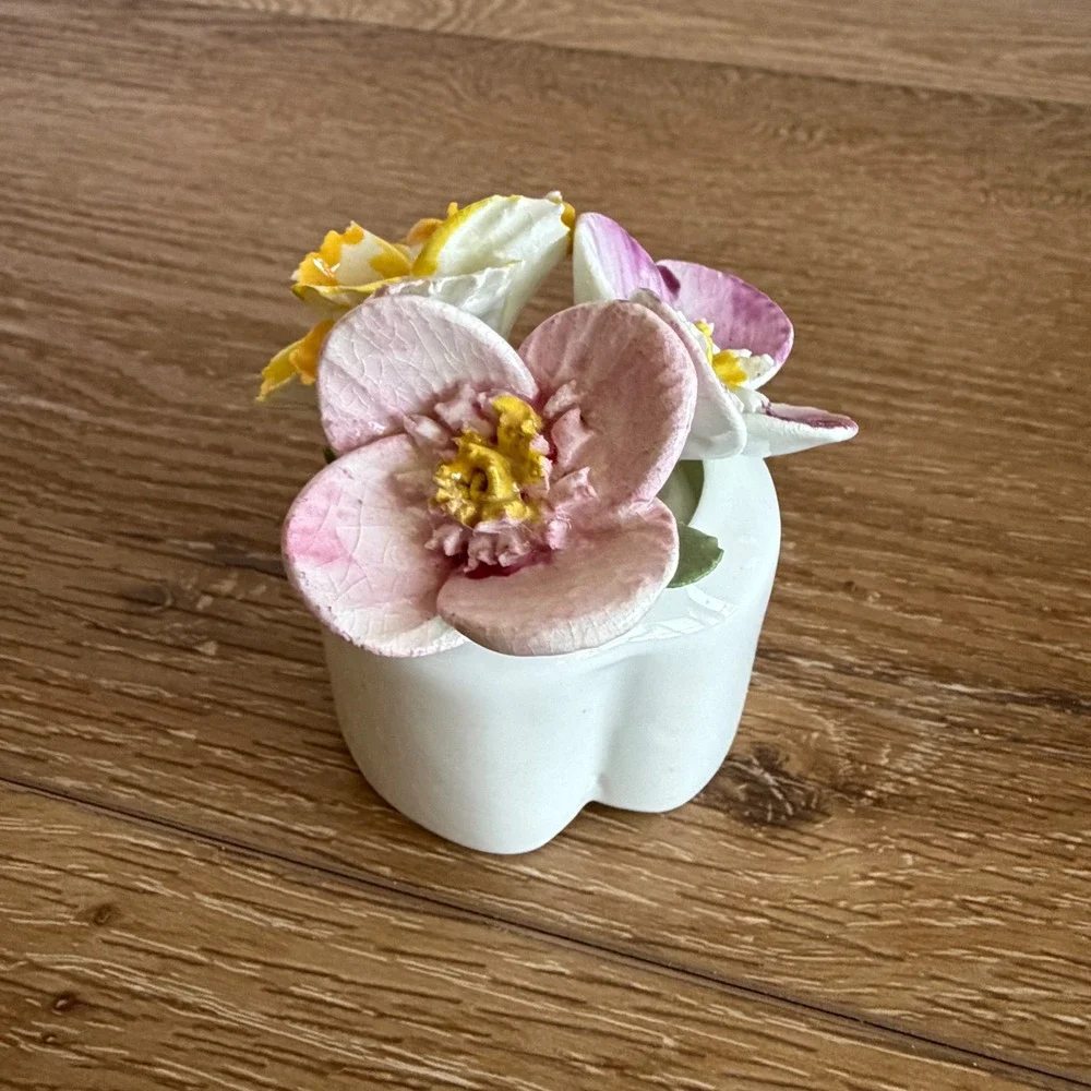 Sandford Fine Bone China Floral Figurine Heart Vase Made in England Pink Yellow